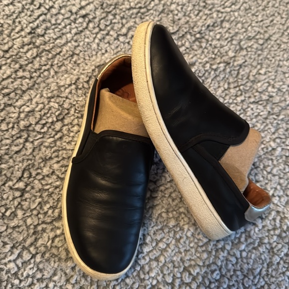 Ugg leather shoes in black size 7 - Picture 3 of 4